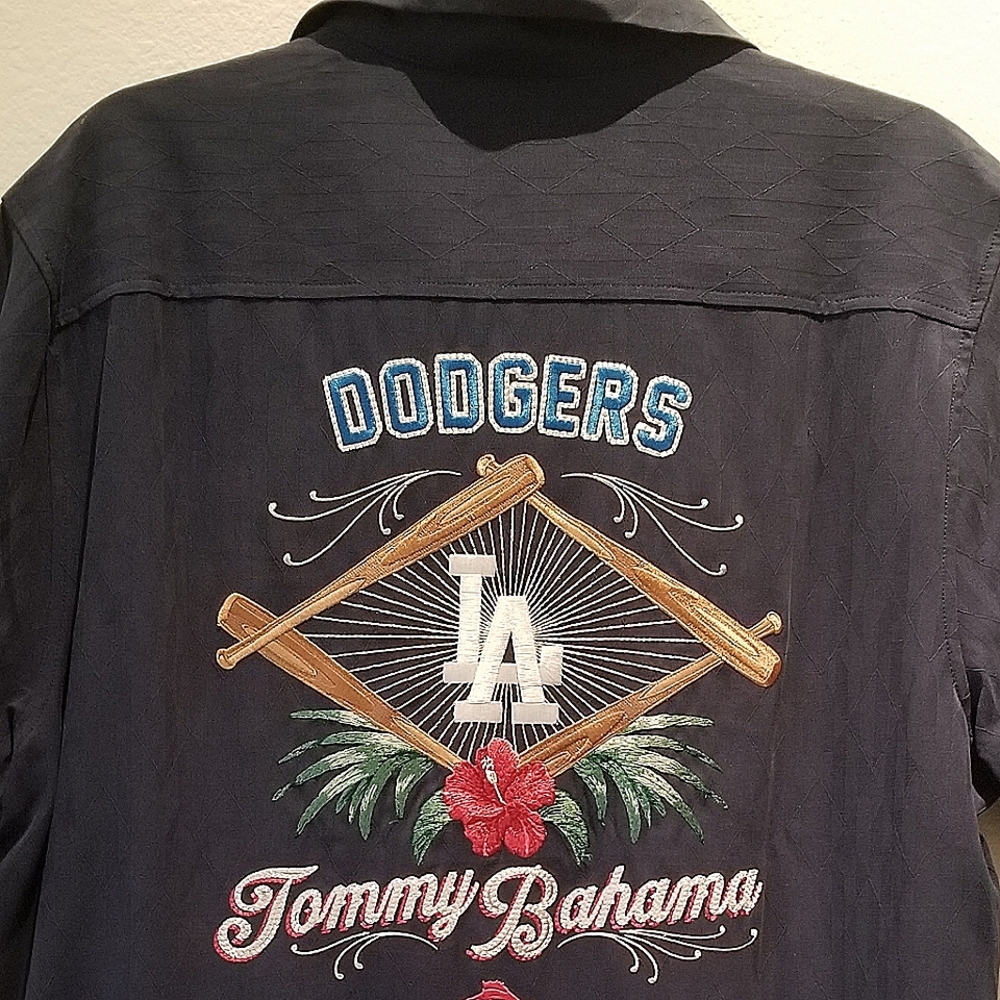 Tommy Bahama MLB 'Genuine Merchandise' ... 100 % silk Dodger casual shirt!